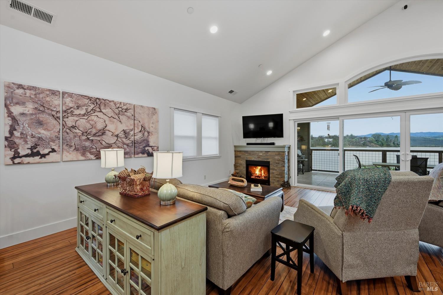 Detail Gallery Image 15 of 57 For 18793 N Shore Dr, Hidden Valley Lake,  CA 95467 - 5 Beds | 3/1 Baths