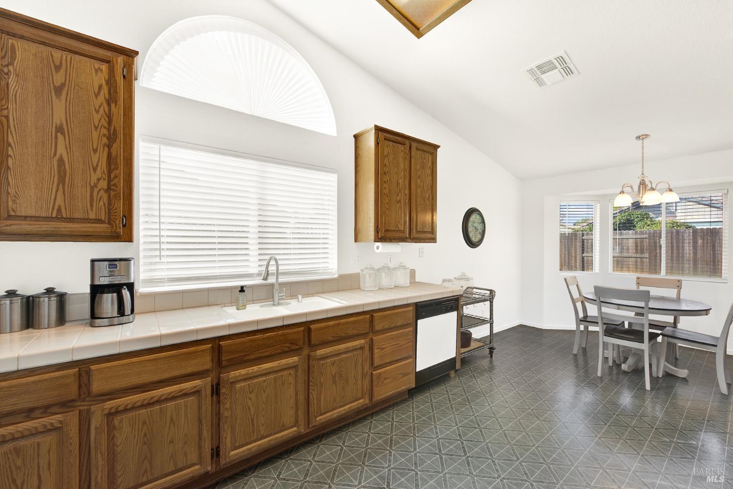 Detail Gallery Image 18 of 50 For 675 Brians Way, Dixon,  CA 95620 - 3 Beds | 2 Baths