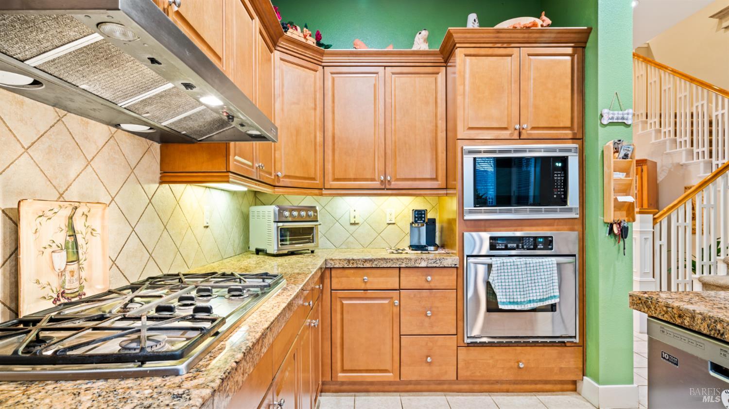 Detail Gallery Image 9 of 34 For 112 Zinfandel Ct, Cloverdale,  CA 95425 - 4 Beds | 2/1 Baths