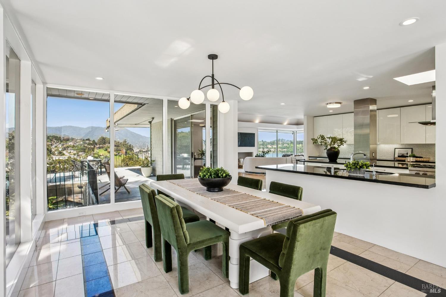 Detail Gallery Image 22 of 49 For 100 Eden Roc Dr, Sausalito,  CA 94965 - 4 Beds | 2 Baths