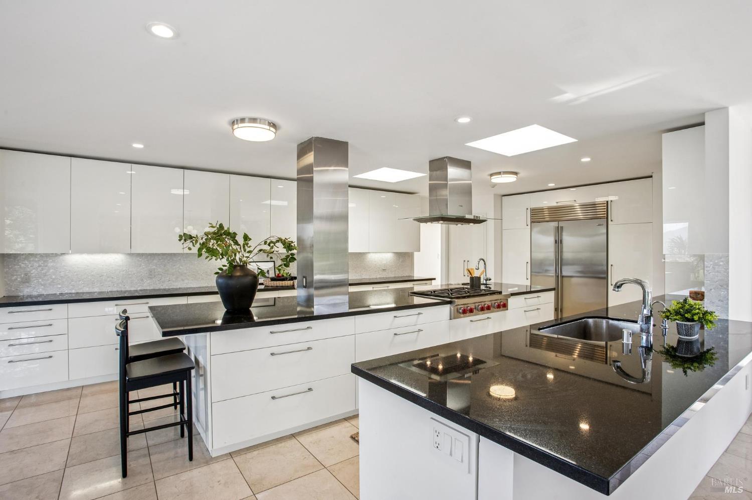 Detail Gallery Image 20 of 49 For 100 Eden Roc Dr, Sausalito,  CA 94965 - 4 Beds | 2 Baths