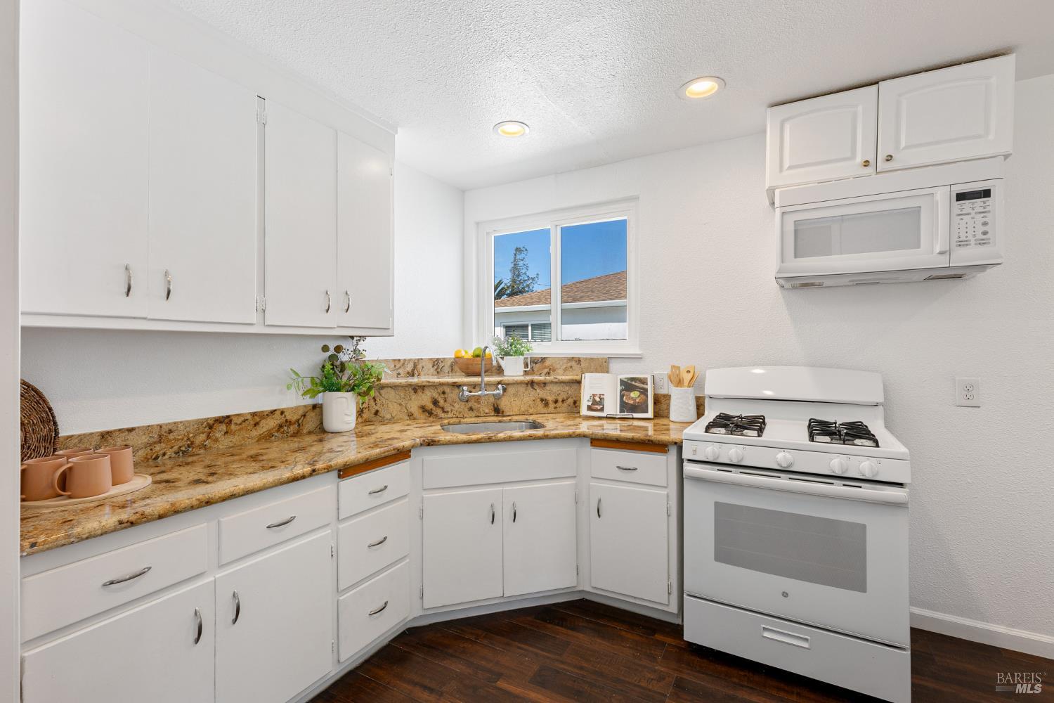 Detail Gallery Image 14 of 50 For 1105 Kellogg St, Suisun City,  CA 94585 - 3 Beds | 2 Baths