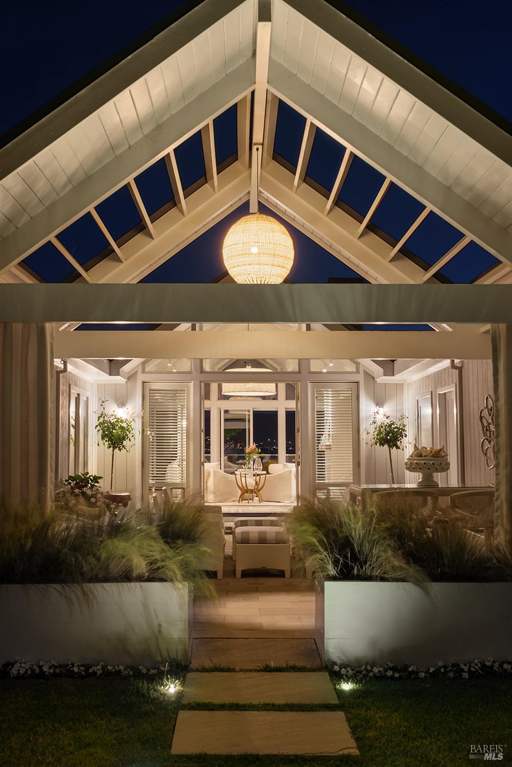 Detail Gallery Image 55 of 66 For 27 West Shore Rd, Belvedere,  CA 94920 - 4 Beds | 2/1 Baths