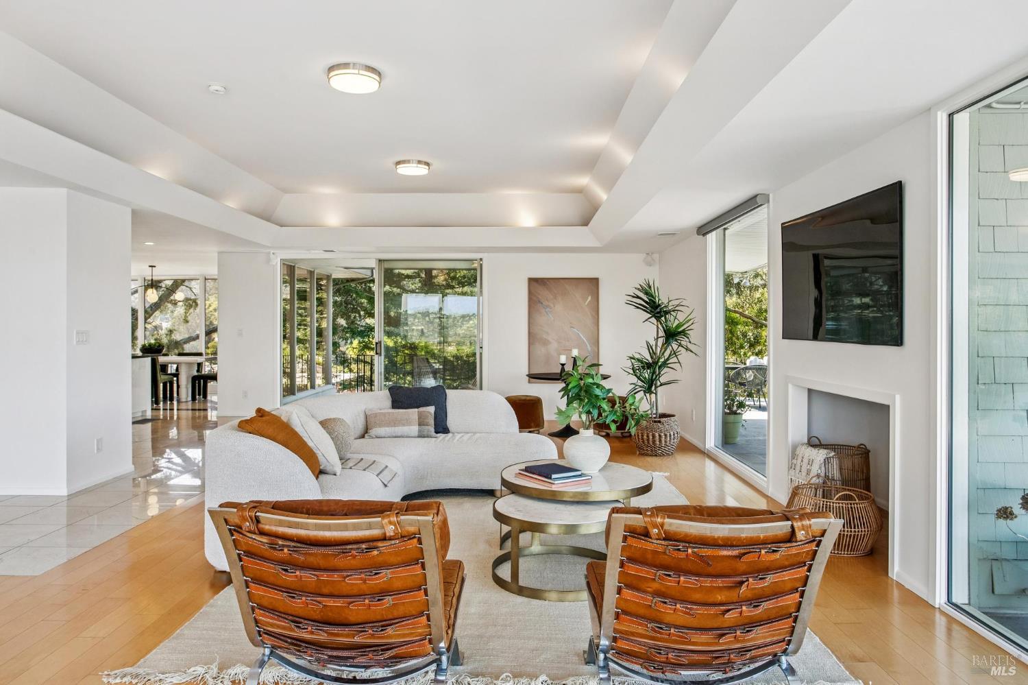 Detail Gallery Image 8 of 49 For 100 Eden Roc Dr, Sausalito,  CA 94965 - 4 Beds | 2 Baths