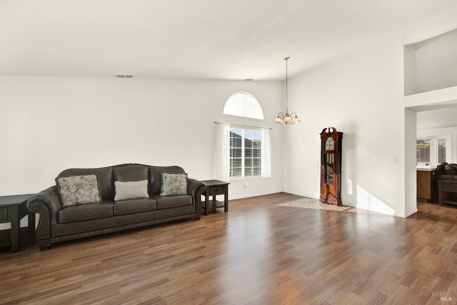 Detail Gallery Image 7 of 50 For 675 Brians Way, Dixon,  CA 95620 - 3 Beds | 2 Baths