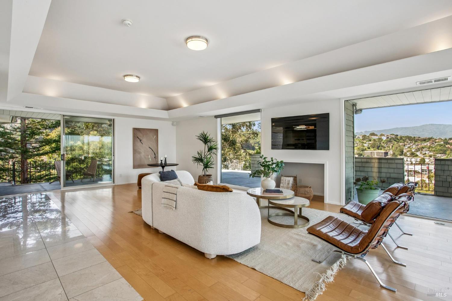 Detail Gallery Image 5 of 49 For 100 Eden Roc Dr, Sausalito,  CA 94965 - 4 Beds | 2 Baths