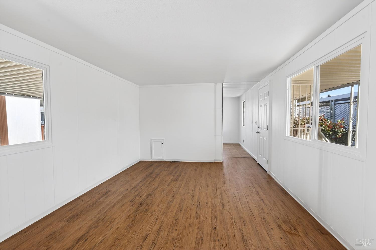 Detail Gallery Image 3 of 23 For 117 Oakwood Ln, Santa Rosa,  CA 95409 - 2 Beds | 1 Baths