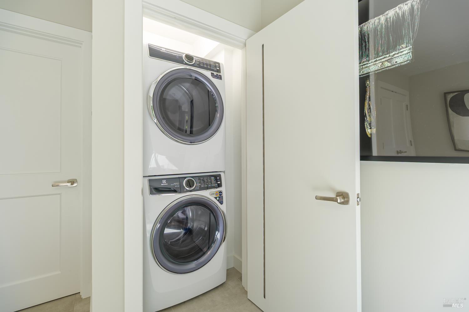 Detail Gallery Image 14 of 41 For 37 Rosebank Ave, Kentfield,  CA 94904 - 4 Beds | 4 Baths