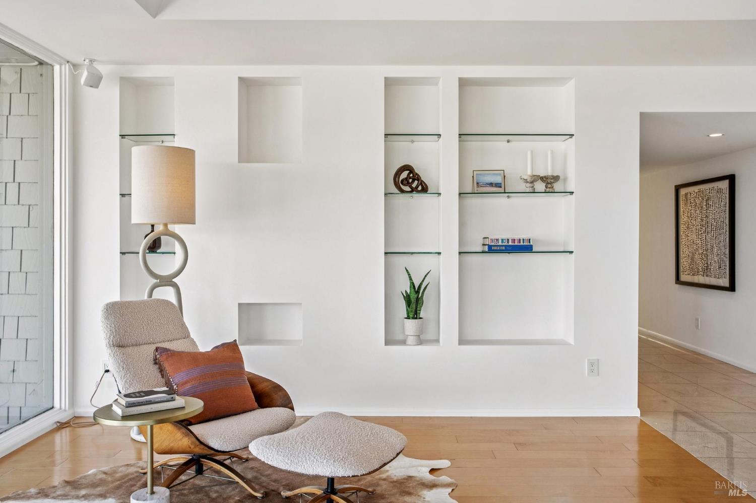 Detail Gallery Image 10 of 49 For 100 Eden Roc Dr, Sausalito,  CA 94965 - 4 Beds | 2 Baths