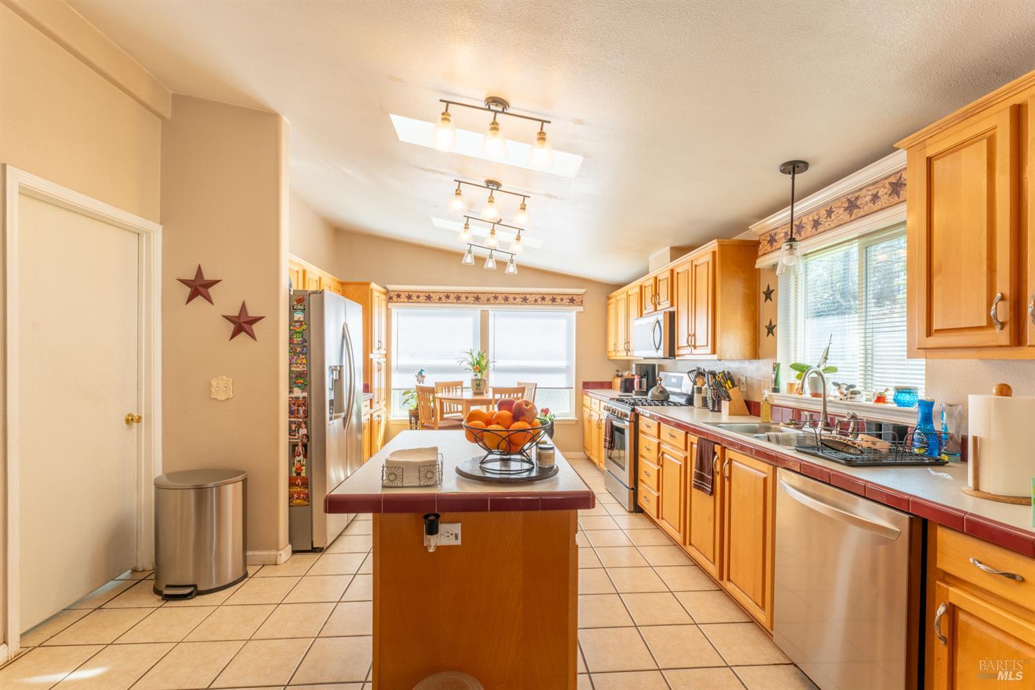 Detail Gallery Image 6 of 23 For 2301 North Road Rd, Laytonville,  CA 95454 - 3 Beds | 2 Baths