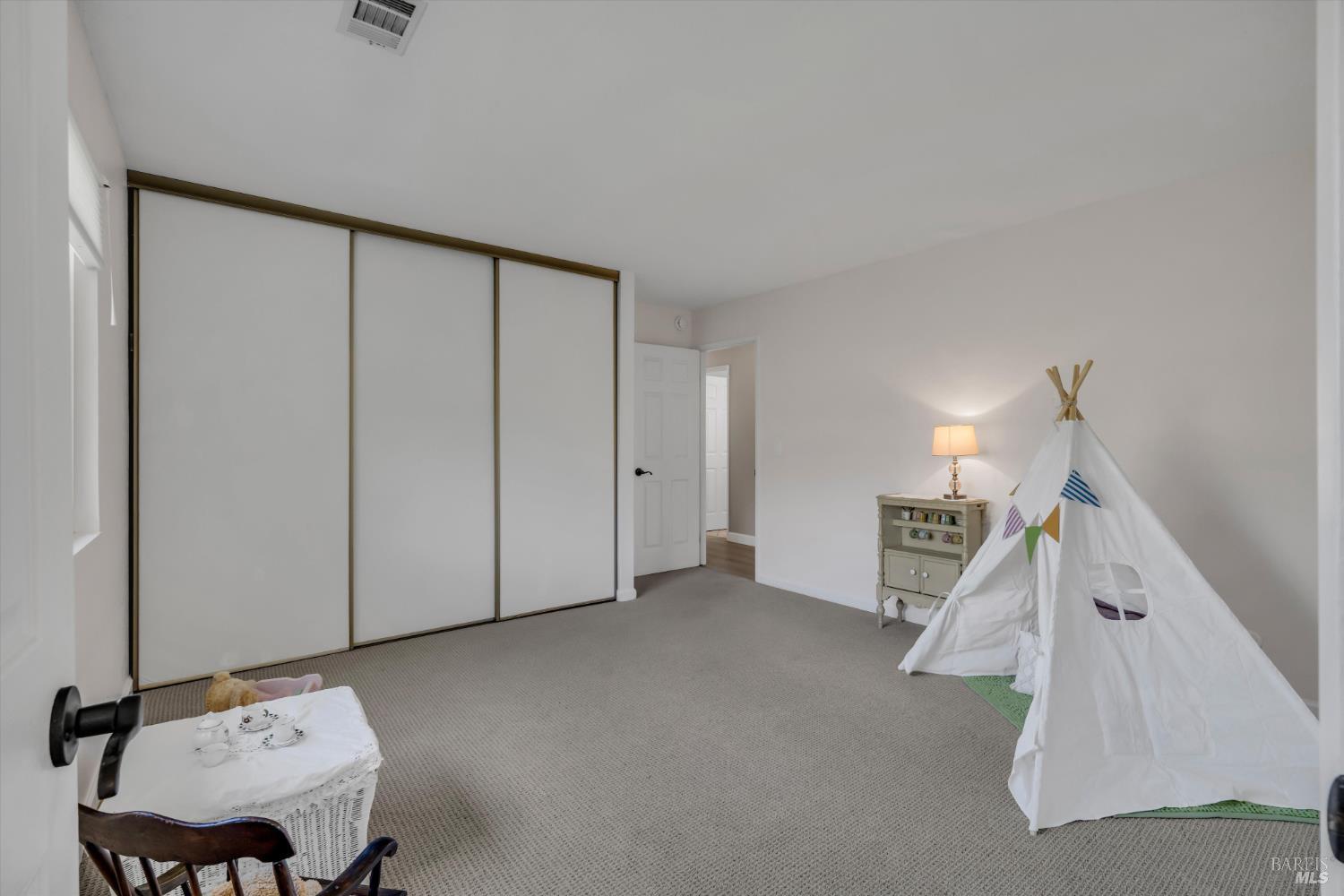 Detail Gallery Image 31 of 52 For 507 Union Ct, Benicia,  CA 94510 - 5 Beds | 3 Baths