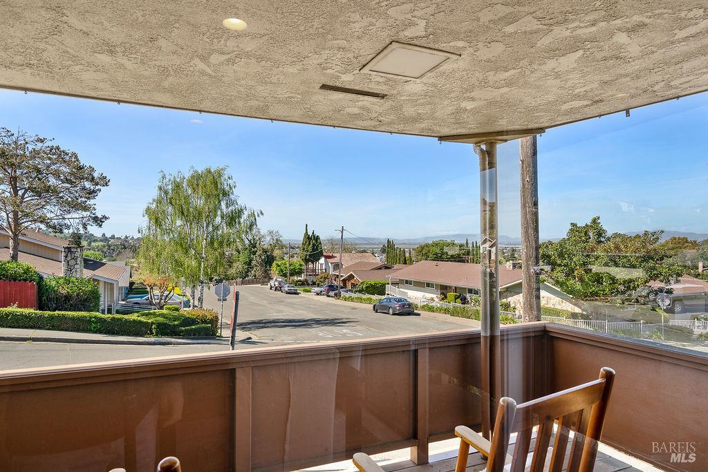 Detail Gallery Image 9 of 62 For 401 Valle Vista Ave, Vallejo,  CA 94590 - 4 Beds | 3 Baths