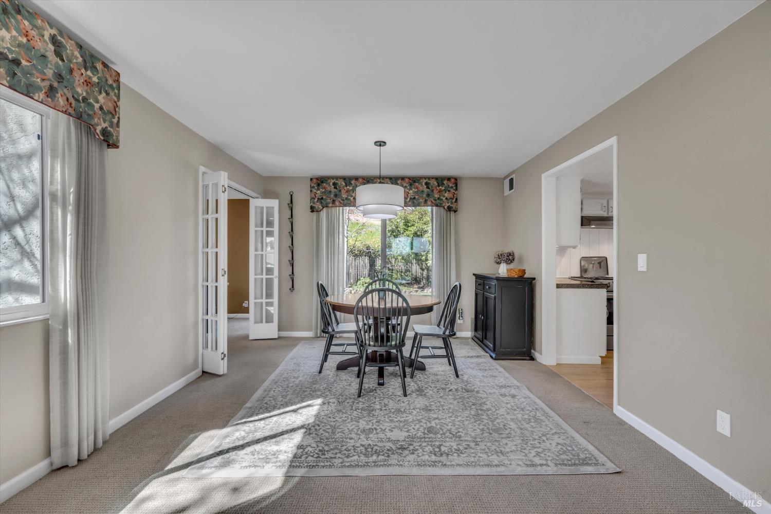 Detail Gallery Image 9 of 52 For 507 Union Ct, Benicia,  CA 94510 - 5 Beds | 3 Baths