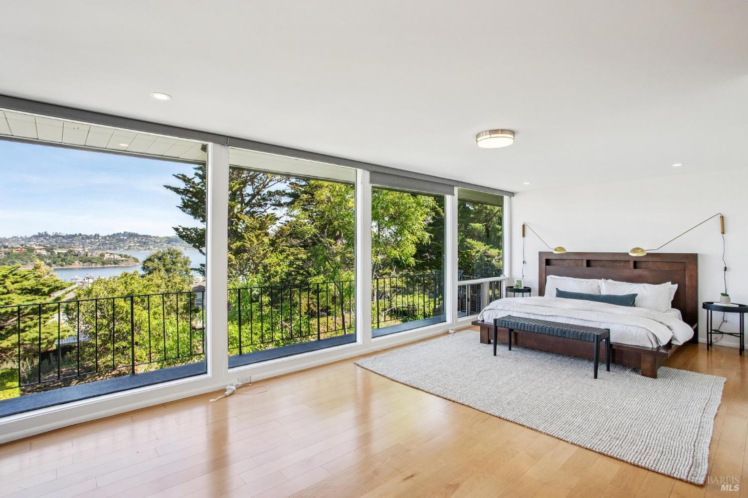 Detail Gallery Image 31 of 49 For 100 Eden Roc Dr, Sausalito,  CA 94965 - 4 Beds | 2 Baths