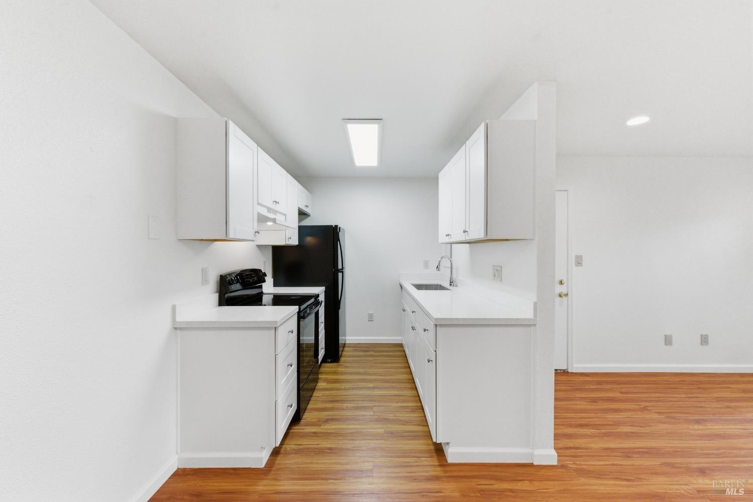 Detail Gallery Image 8 of 37 For 423 Gregory Ln #28,  Fairfield,  CA 94533 - 2 Beds | 1 Baths