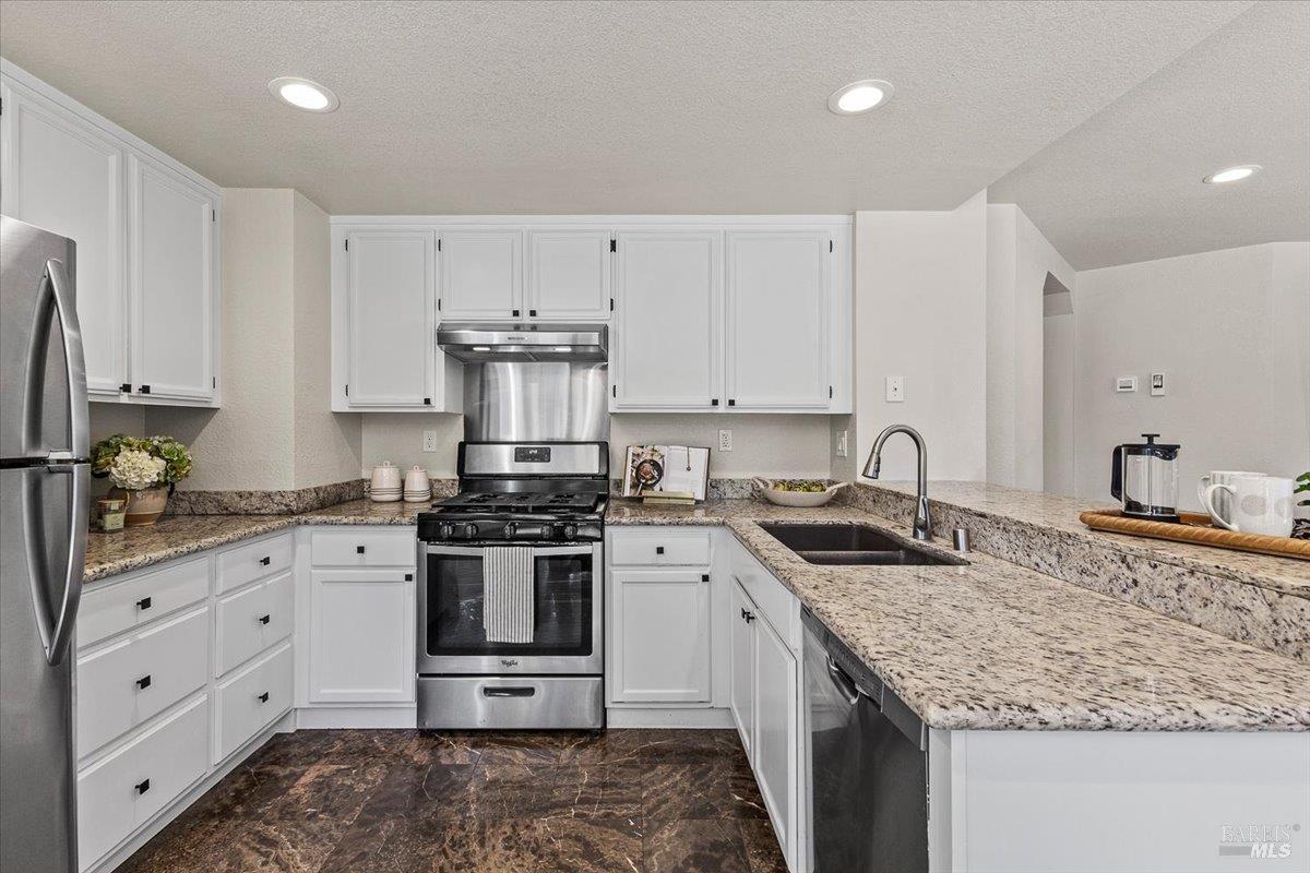 Detail Gallery Image 13 of 60 For 9524 Sheffield St, Windsor,  CA 95492 - 4 Beds | 3 Baths