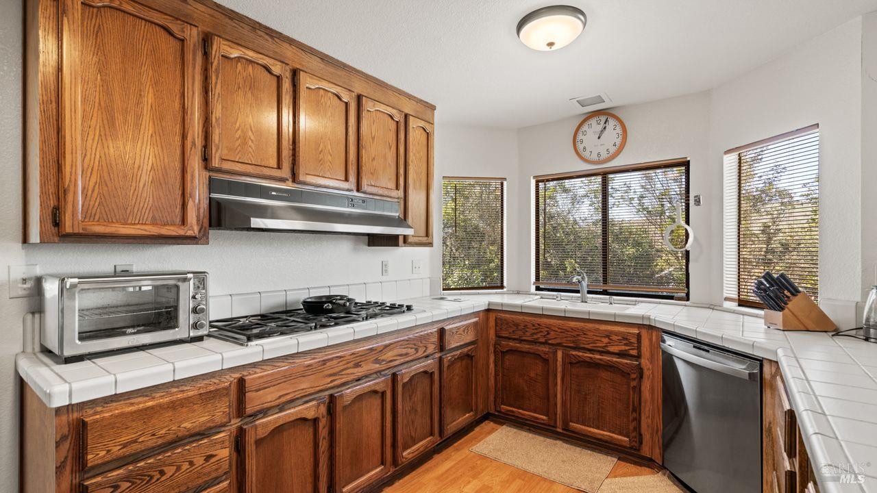 Detail Gallery Image 10 of 45 For 171 Ancheta Pl, Vallejo,  CA 94591 - 4 Beds | 2/1 Baths