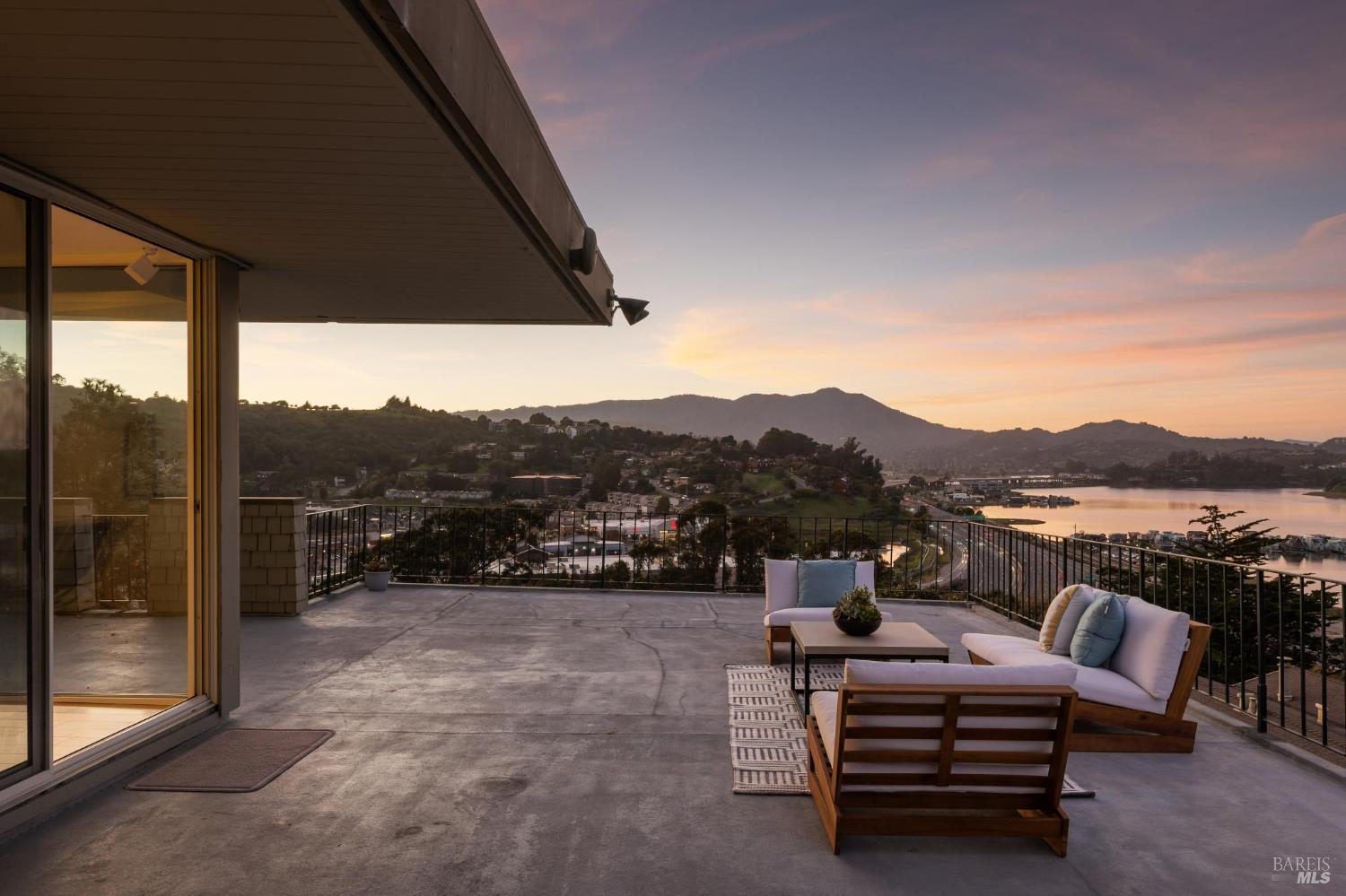 Detail Gallery Image 45 of 49 For 100 Eden Roc Dr, Sausalito,  CA 94965 - 4 Beds | 2 Baths