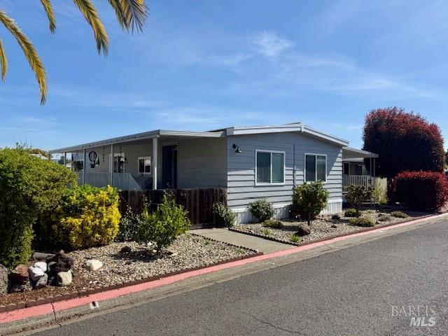 Detail Gallery Image 4 of 4 For 63 Hacienda Dr, Napa,  CA 94558 - 2 Beds | 2 Baths