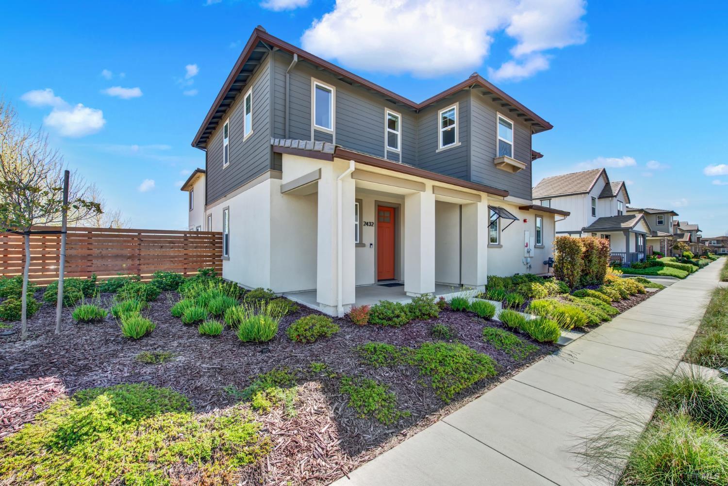 Detail Gallery Image 9 of 61 For 2432 Artisan Way, Fairfield,  CA 94533 - 4 Beds | 2/1 Baths