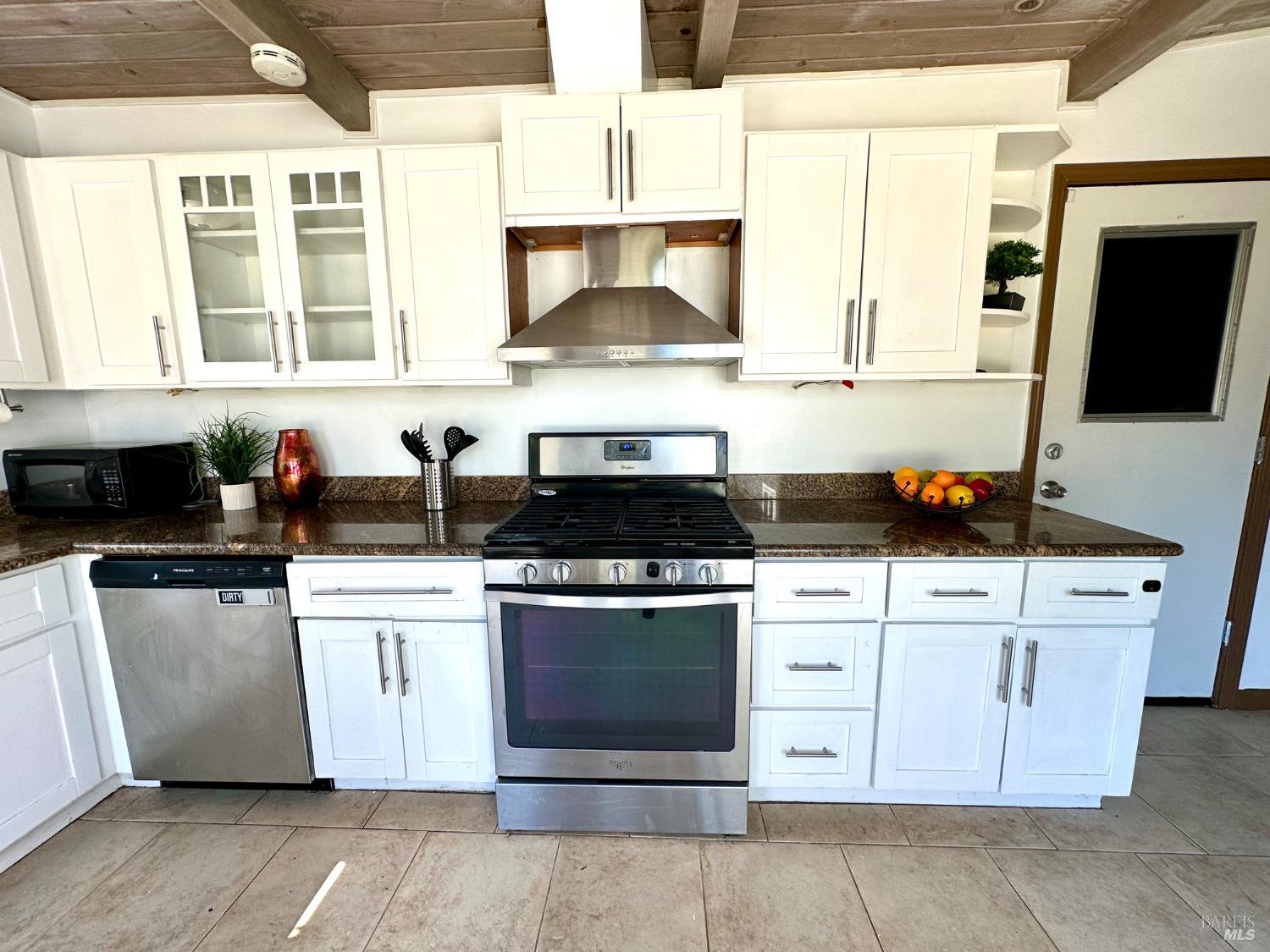 Detail Gallery Image 17 of 54 For 1111 Marionola Way, Pinole,  CA 94564 - 3 Beds | 1/1 Baths