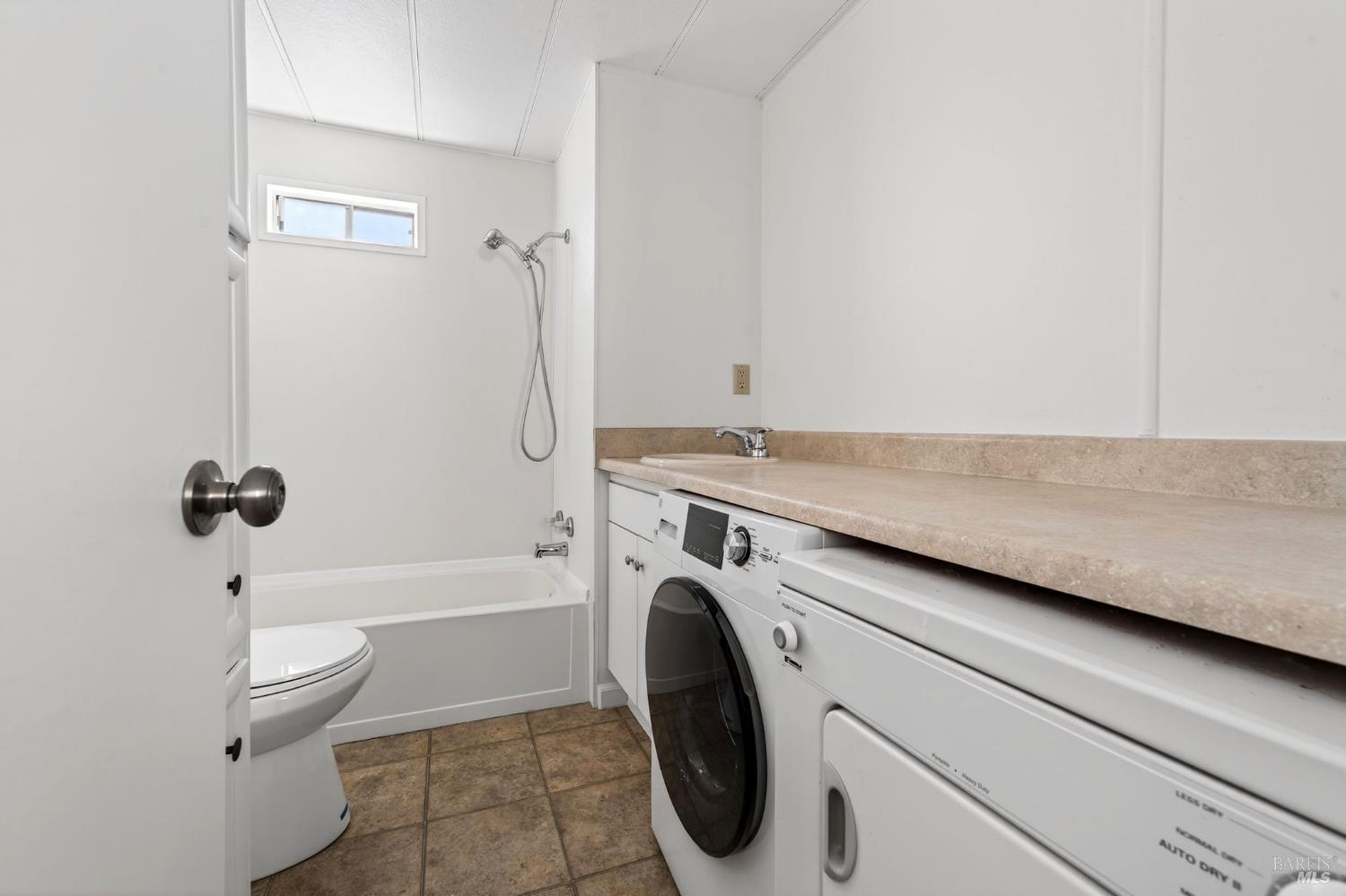 Detail Gallery Image 10 of 23 For 117 Oakwood Ln, Santa Rosa,  CA 95409 - 2 Beds | 1 Baths