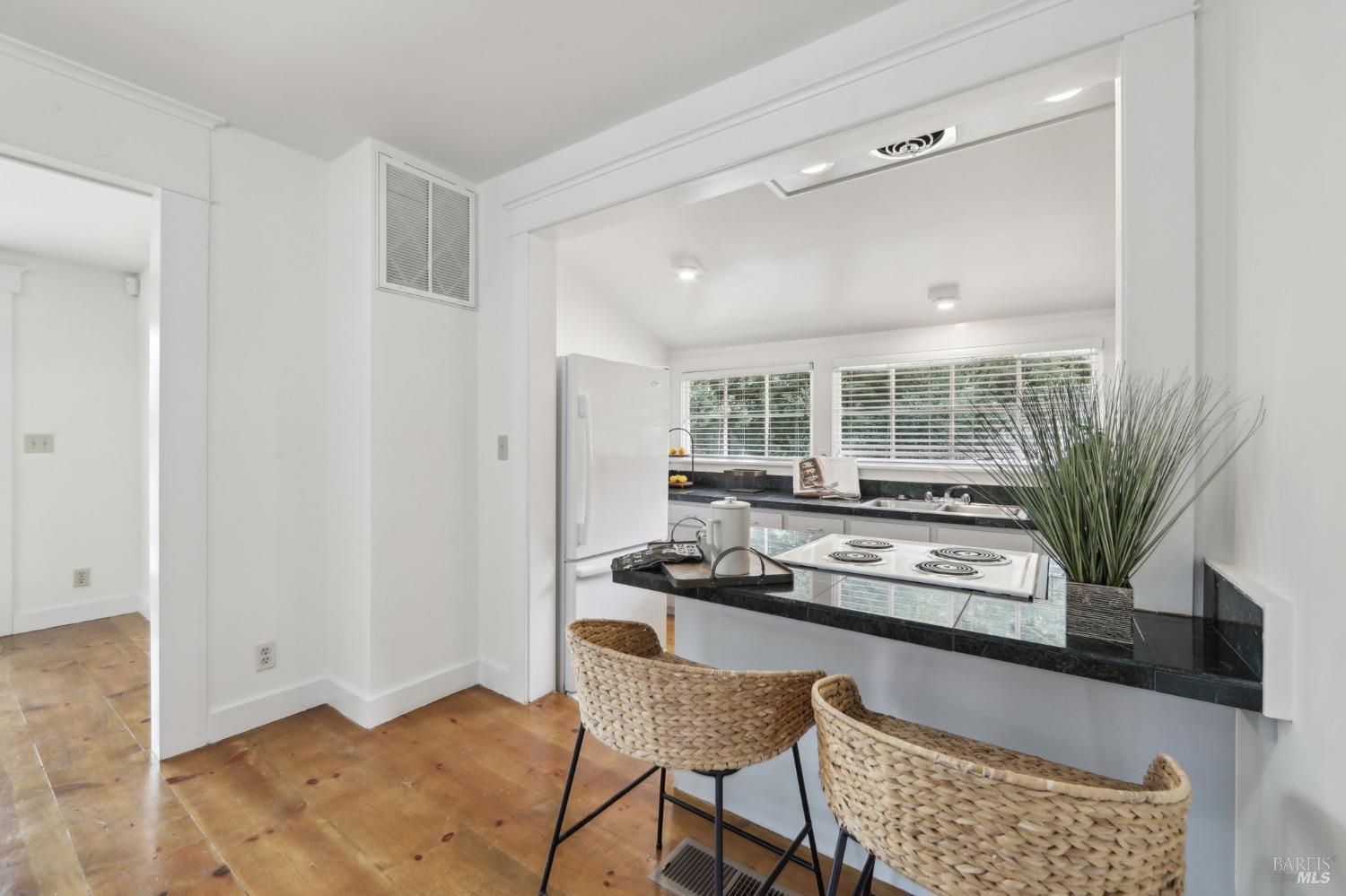 Detail Gallery Image 13 of 56 For 4601 Lake County Hwy, Calistoga,  CA 94515 - 2 Beds | 1 Baths