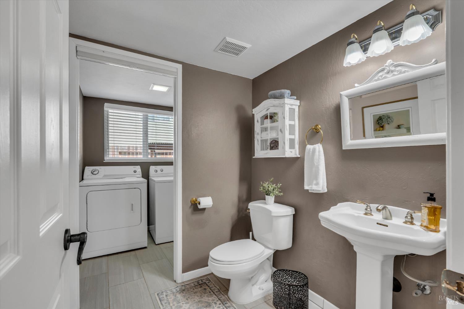 Detail Gallery Image 21 of 52 For 507 Union Ct, Benicia,  CA 94510 - 5 Beds | 3 Baths