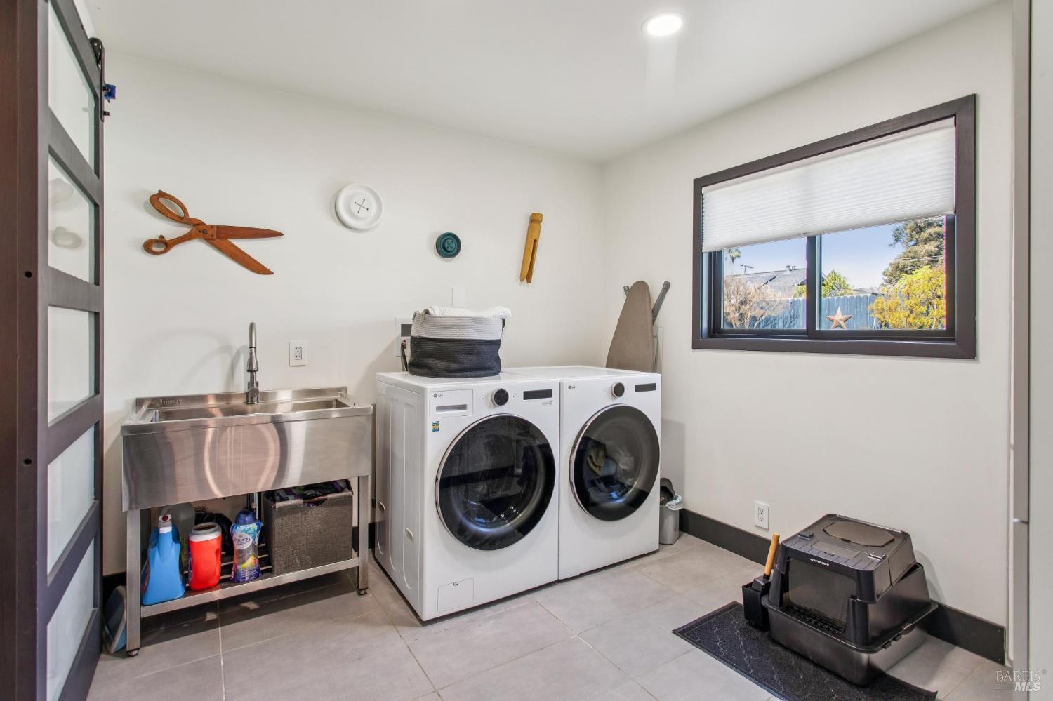 Detail Gallery Image 20 of 25 For 2100 Center Rd, Novato,  CA 94947 - 4 Beds | 3 Baths