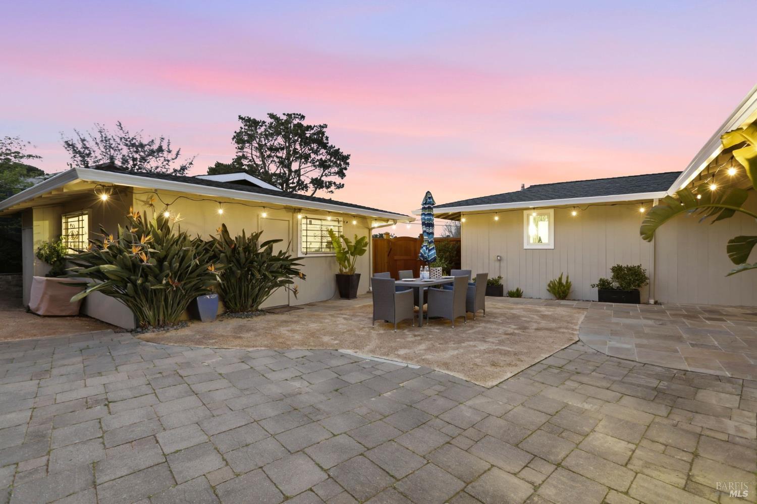 Detail Gallery Image 24 of 31 For 151 Oak Springs Dr, San Anselmo,  CA 94960 - 3 Beds | 2 Baths