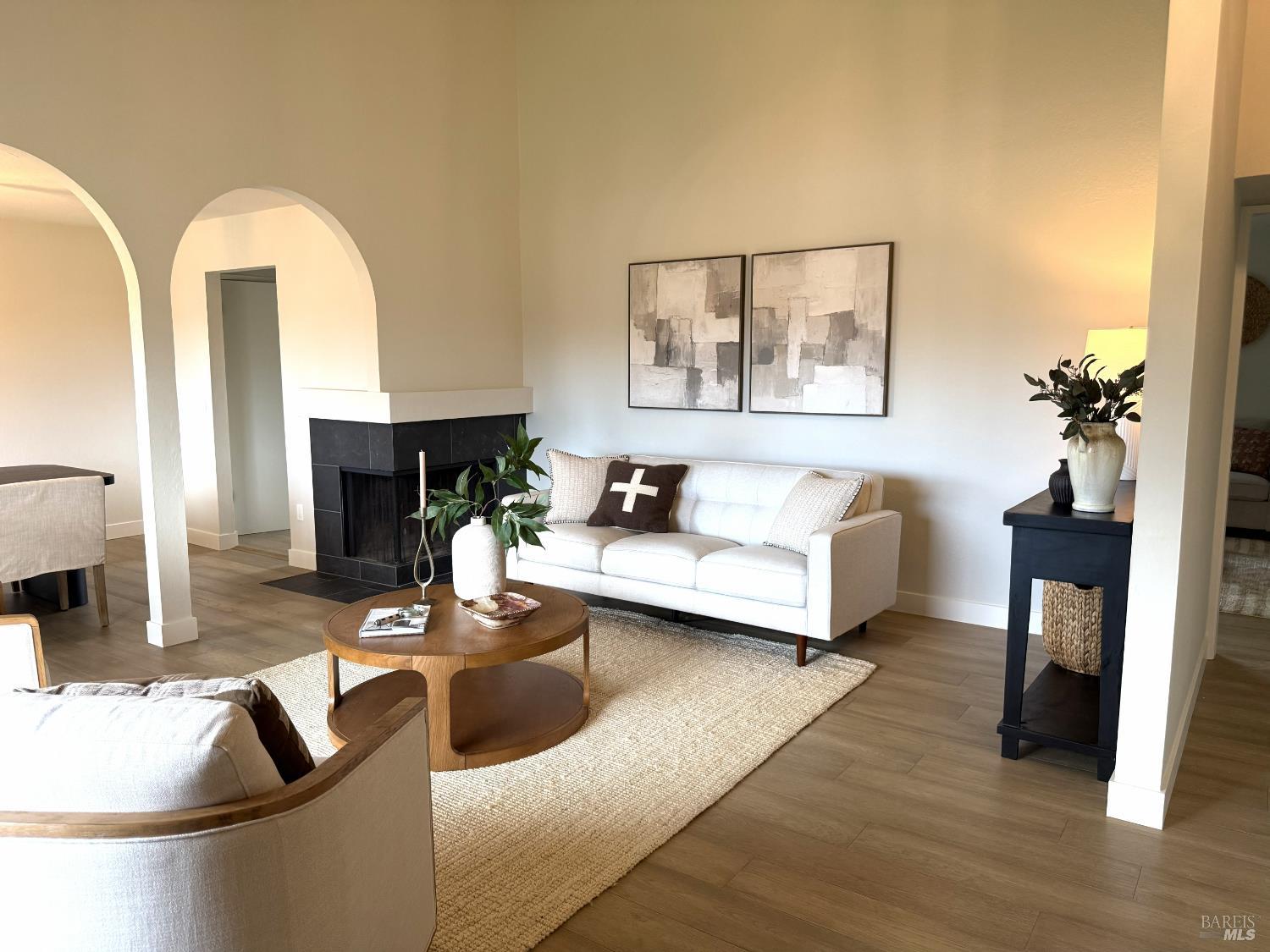 Detail Gallery Image 4 of 14 For 1636 Caulfield Ln, Petaluma,  CA 94954 - 4 Beds | 3 Baths