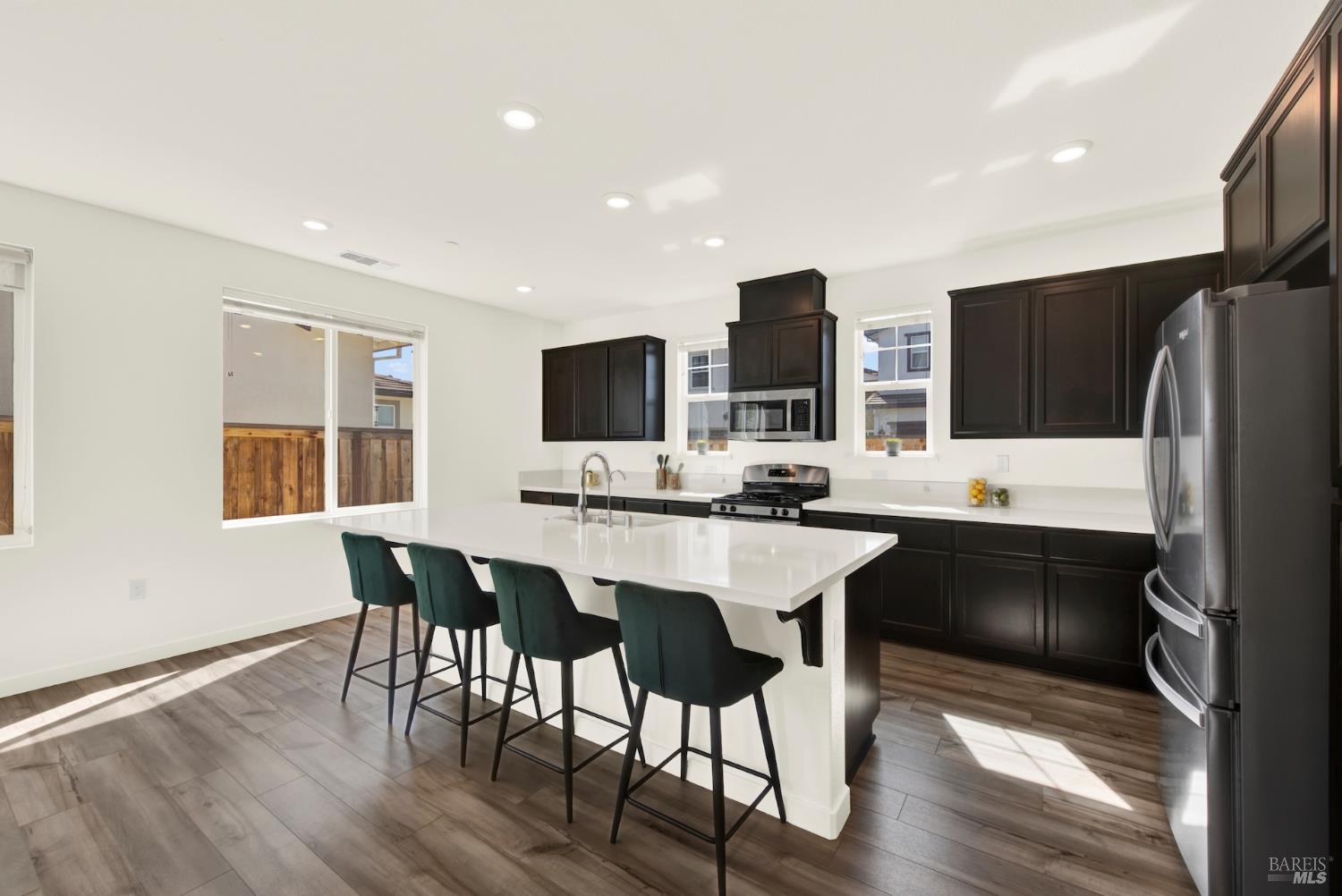 Detail Gallery Image 20 of 61 For 2432 Artisan Way, Fairfield,  CA 94533 - 4 Beds | 2/1 Baths