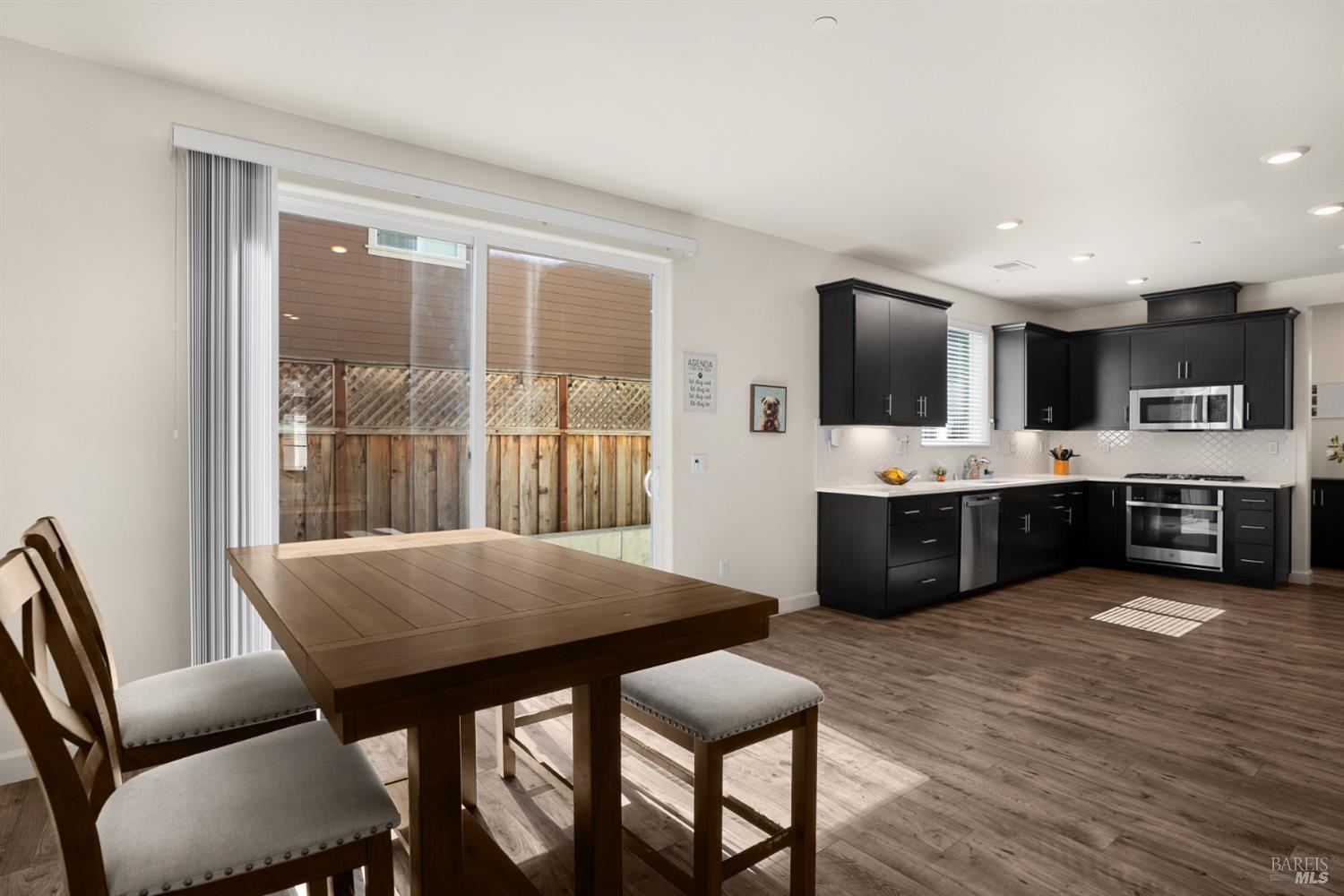 Detail Gallery Image 11 of 44 For 7465 Walker Way, Rohnert Park,  CA 94928 - 3 Beds | 2/1 Baths