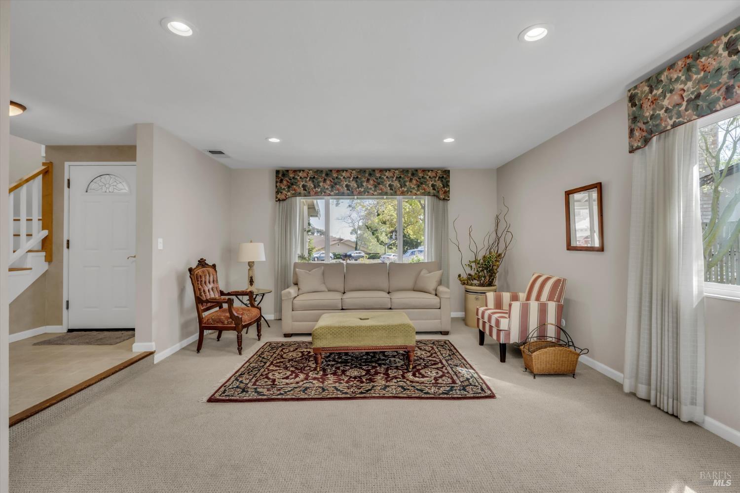 Detail Gallery Image 7 of 52 For 507 Union Ct, Benicia,  CA 94510 - 5 Beds | 3 Baths