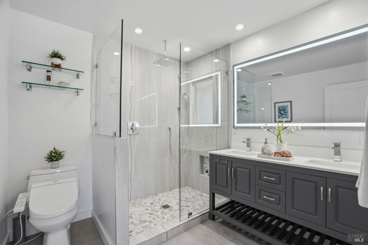 Detail Gallery Image 15 of 31 For 151 Oak Springs Dr, San Anselmo,  CA 94960 - 3 Beds | 2 Baths