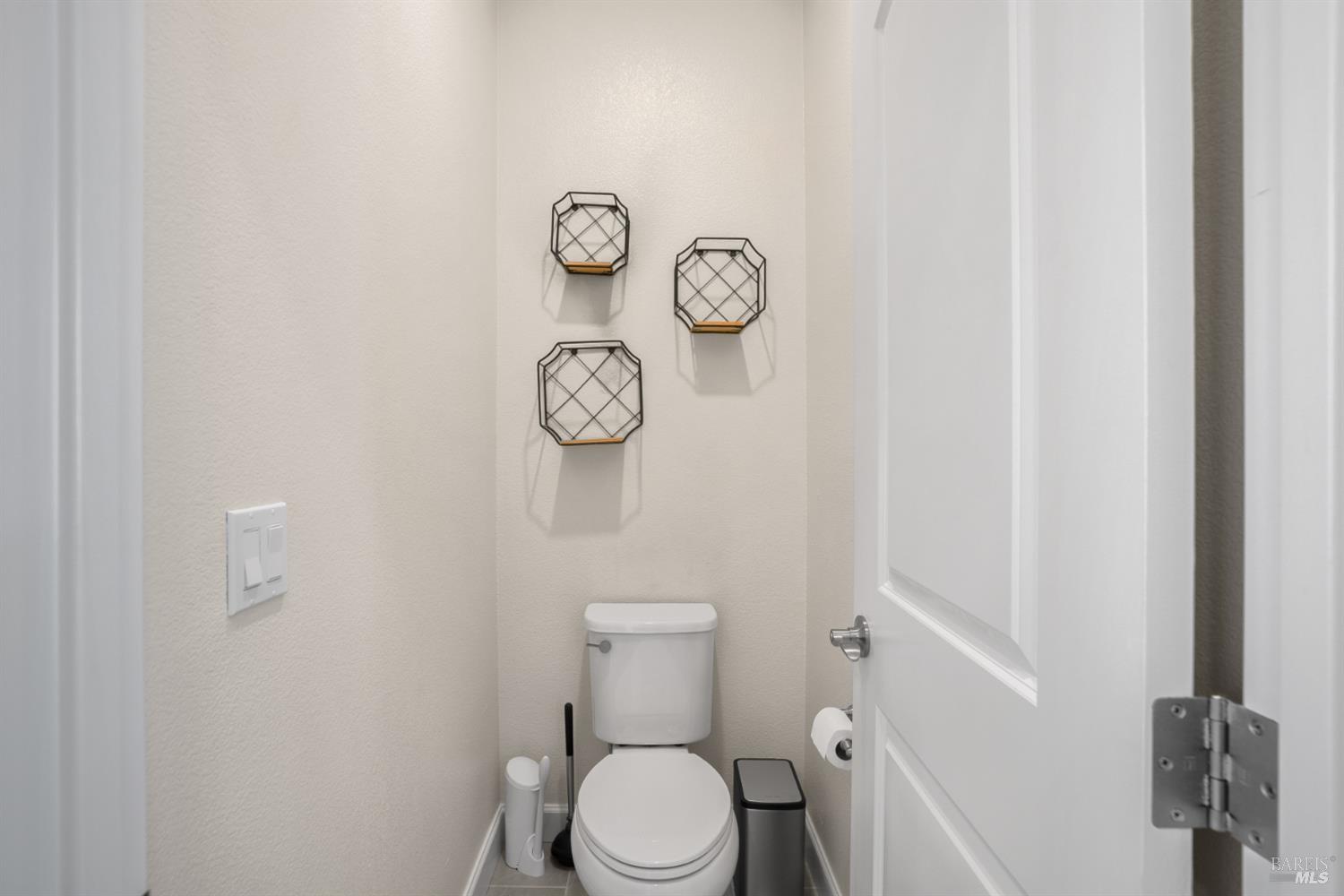 Detail Gallery Image 34 of 44 For 7465 Walker Way, Rohnert Park,  CA 94928 - 3 Beds | 2/1 Baths