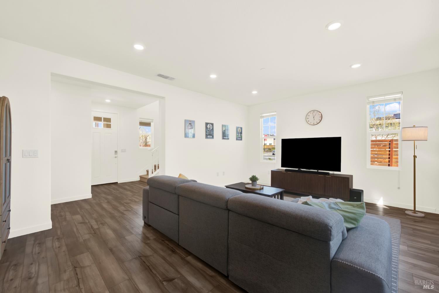 Detail Gallery Image 13 of 61 For 2432 Artisan Way, Fairfield,  CA 94533 - 4 Beds | 2/1 Baths