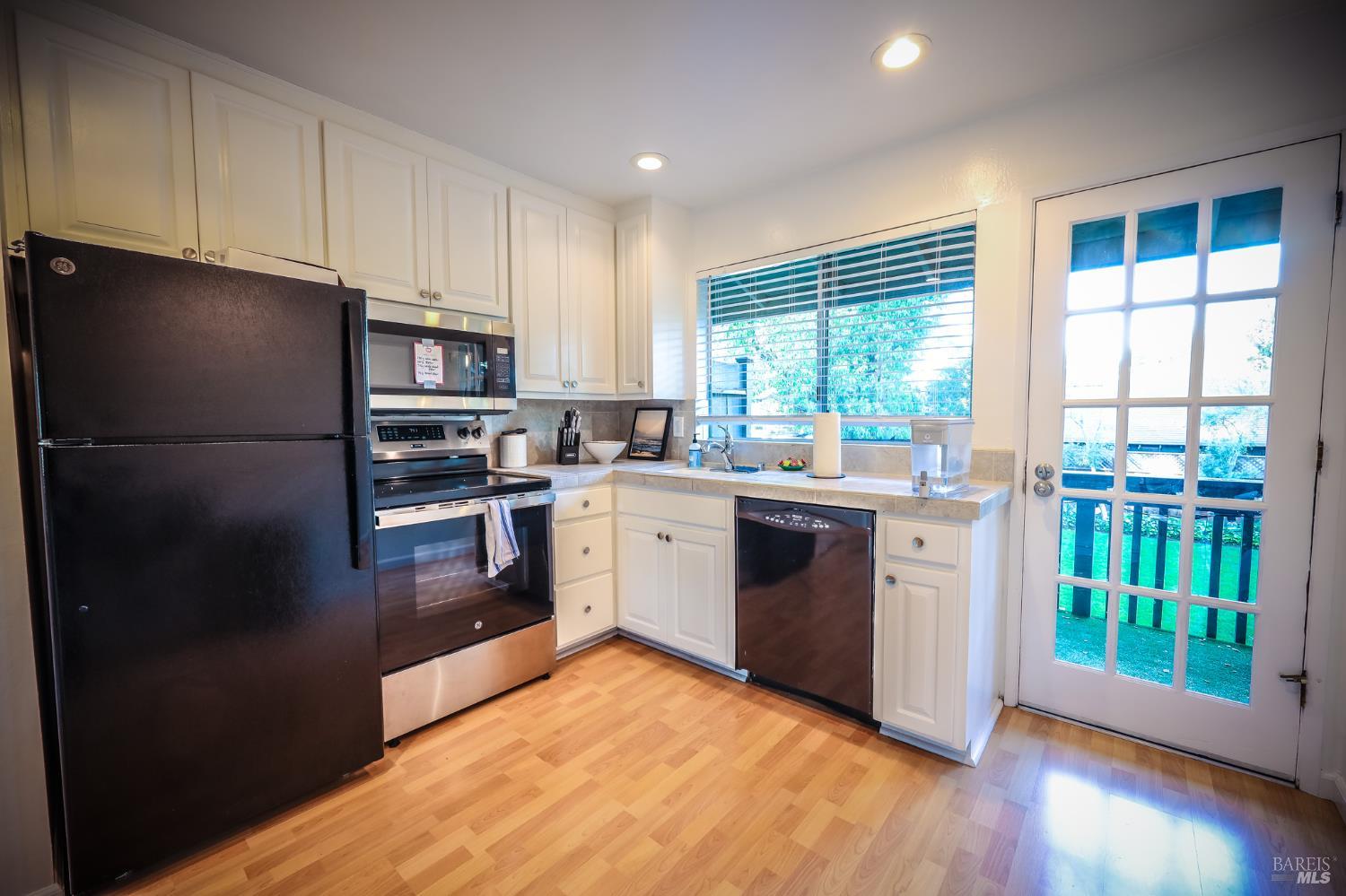 Detail Gallery Image 4 of 43 For 426 North St #14,  Healdsburg,  CA 95448 - 2 Beds | 1 Baths