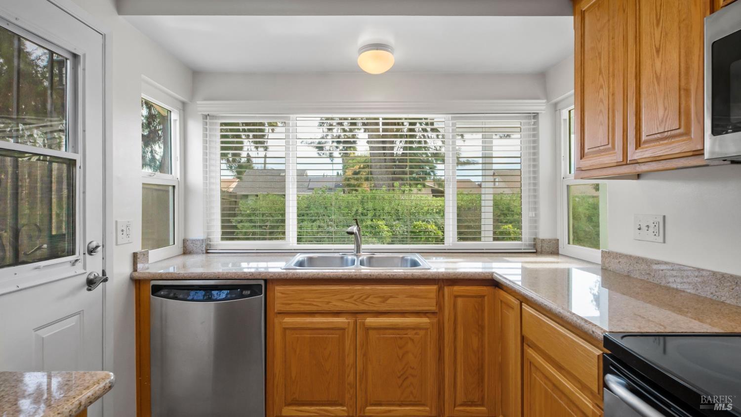 Detail Gallery Image 18 of 37 For 501 Asbury Ln, Fairfield,  CA 94533 - 3 Beds | 2 Baths