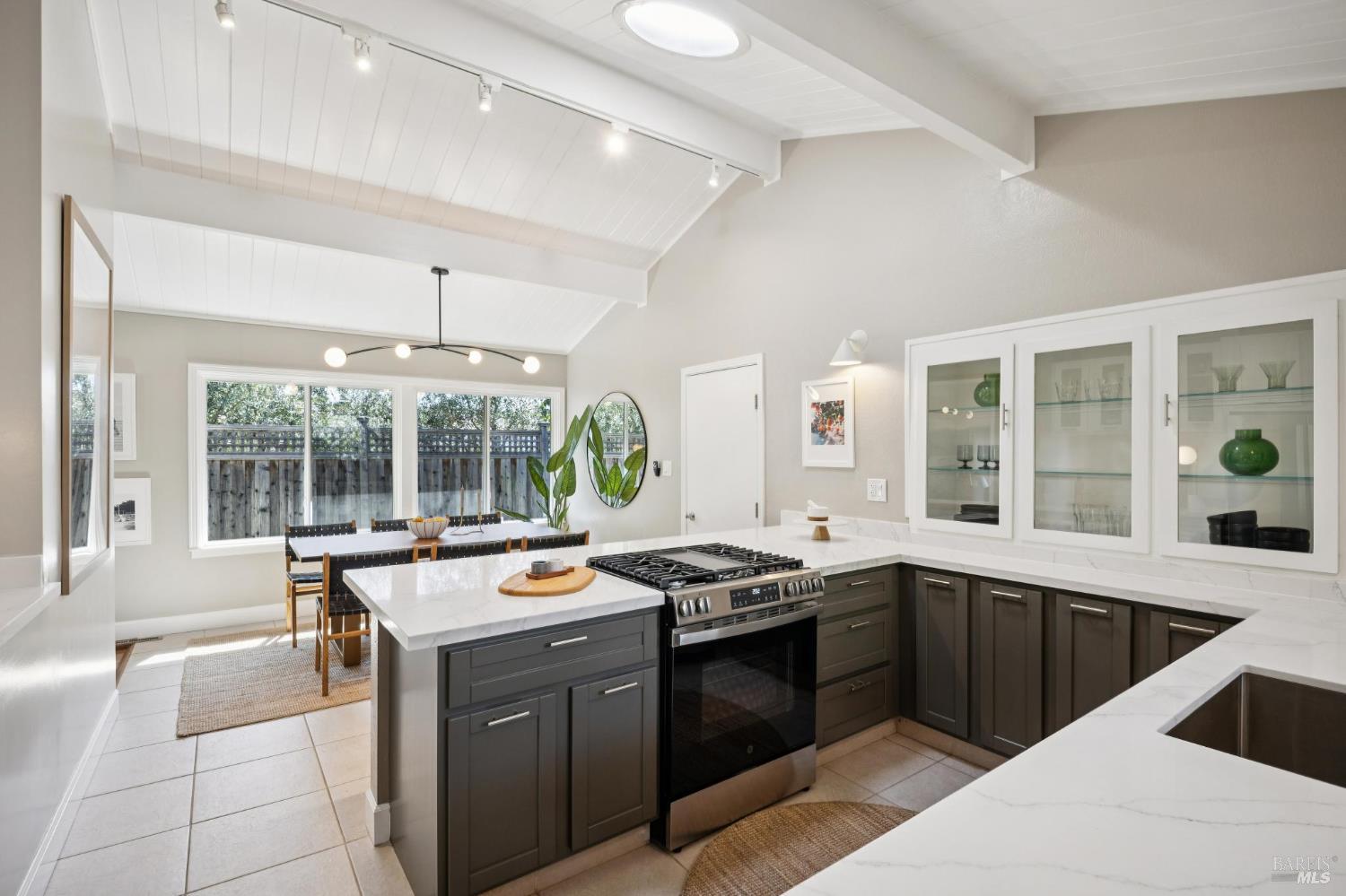 Detail Gallery Image 25 of 81 For 212 Blackstone Dr, San Rafael,  CA 94903 - 3 Beds | 2 Baths