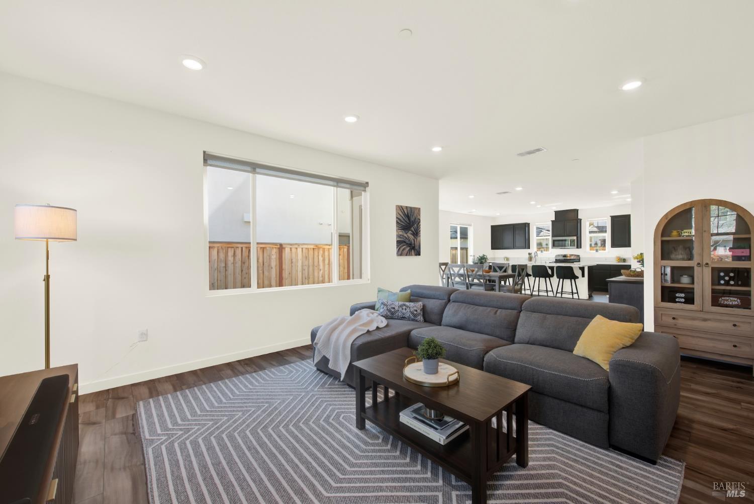 Detail Gallery Image 15 of 61 For 2432 Artisan Way, Fairfield,  CA 94533 - 4 Beds | 2/1 Baths