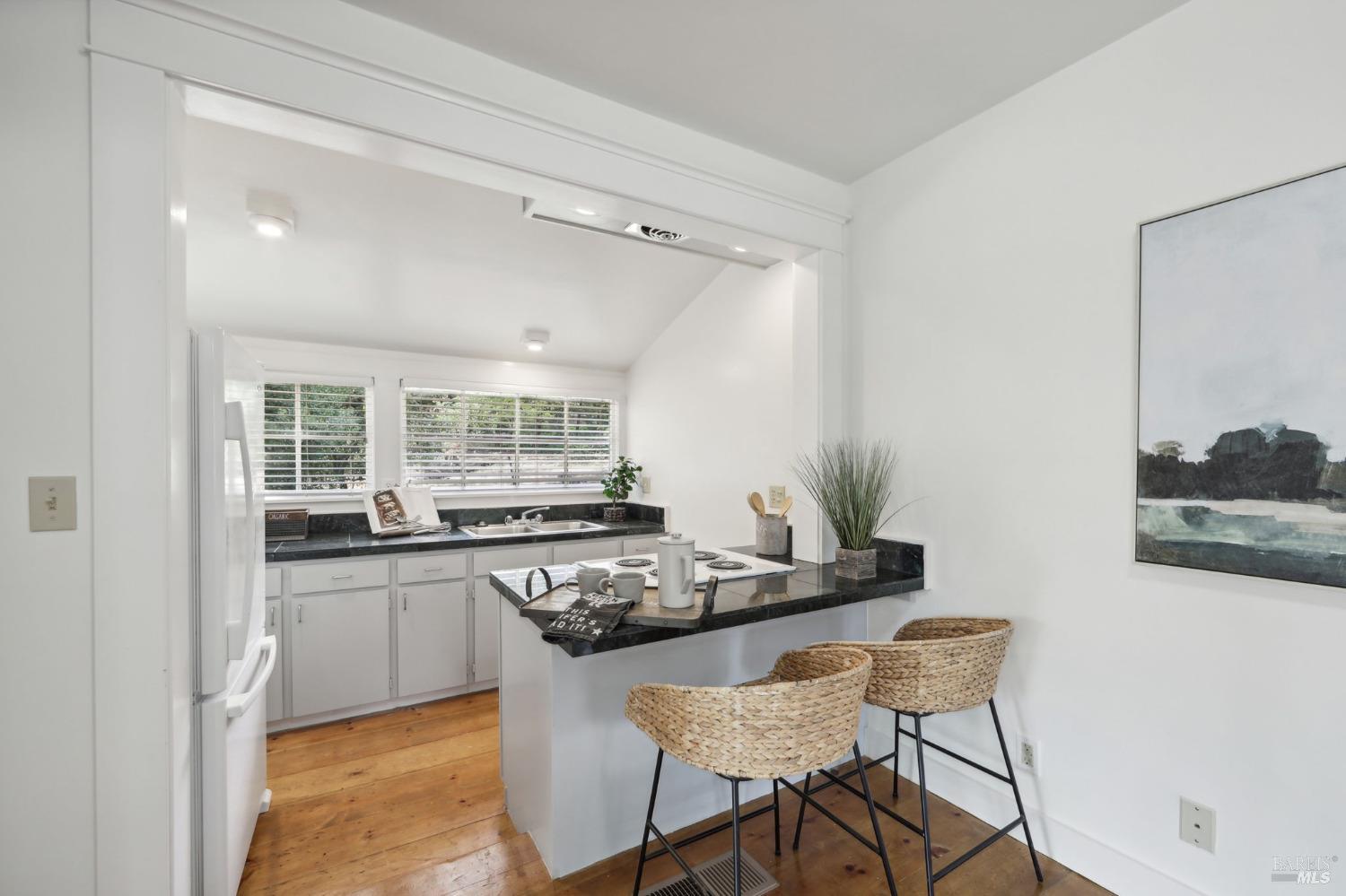 Detail Gallery Image 9 of 56 For 4601 Lake County Hwy, Calistoga,  CA 94515 - 2 Beds | 1 Baths