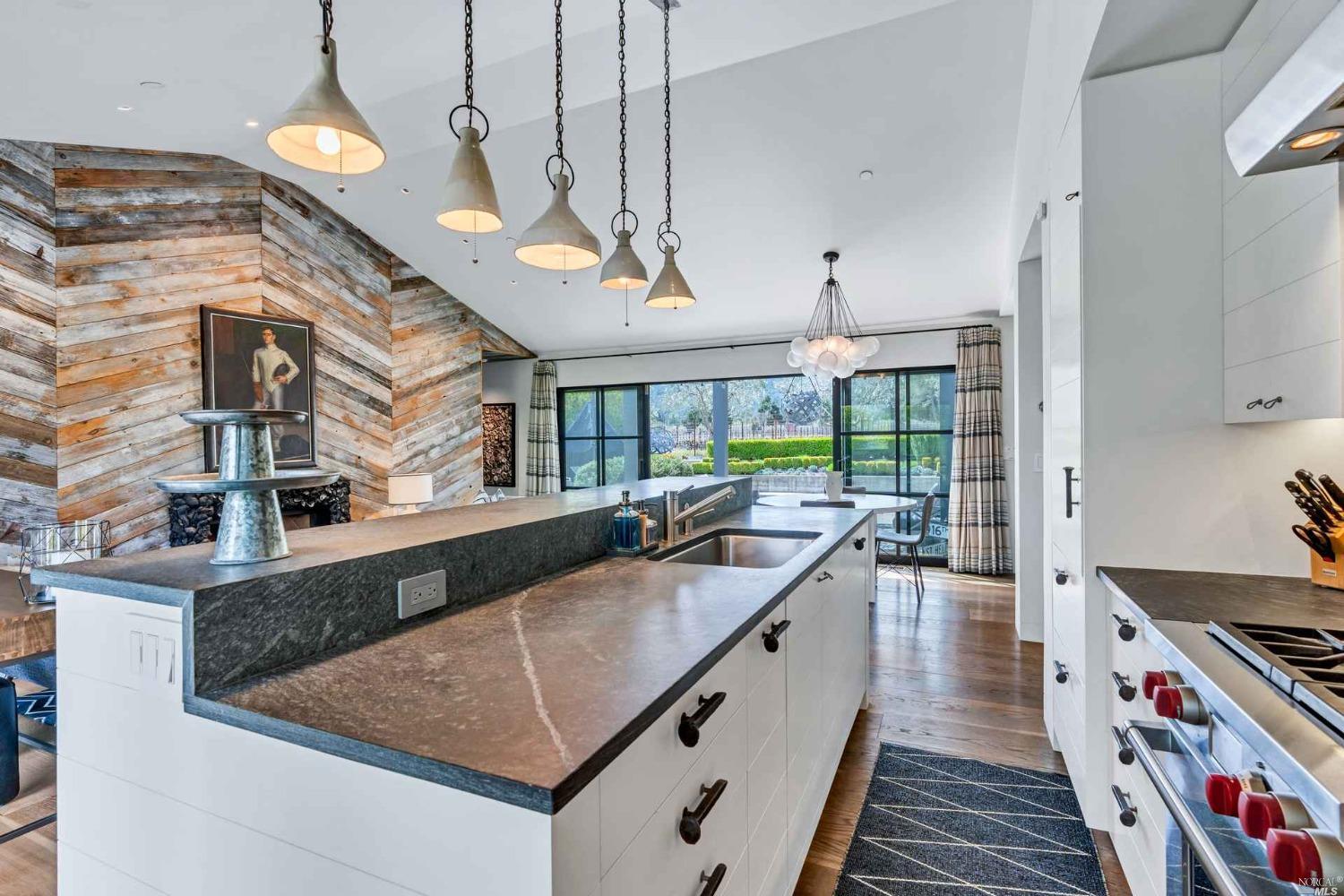 Detail Gallery Image 11 of 32 For 1005 Valley View St, Saint Helena,  CA 94574 - 2 Beds | 2/1 Baths