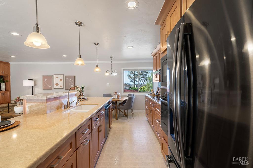 Detail Gallery Image 16 of 62 For 401 Valle Vista Ave, Vallejo,  CA 94590 - 4 Beds | 3 Baths