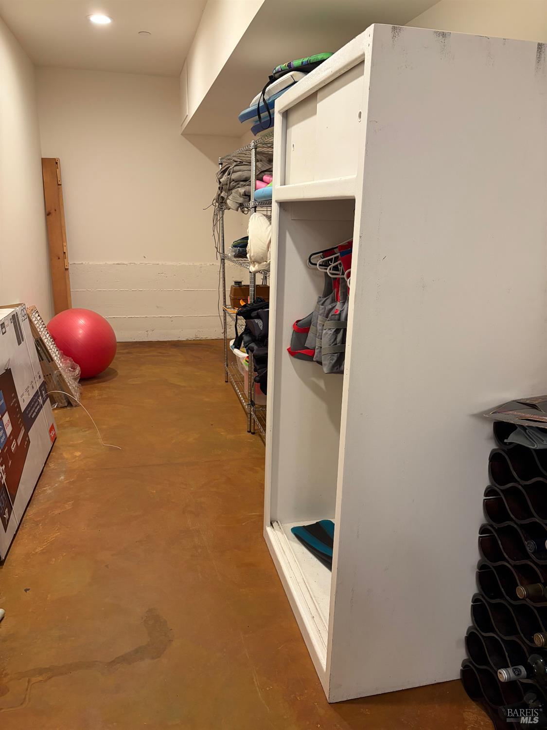 Detail Gallery Image 45 of 57 For 18793 N Shore Dr, Hidden Valley Lake,  CA 95467 - 5 Beds | 3/1 Baths