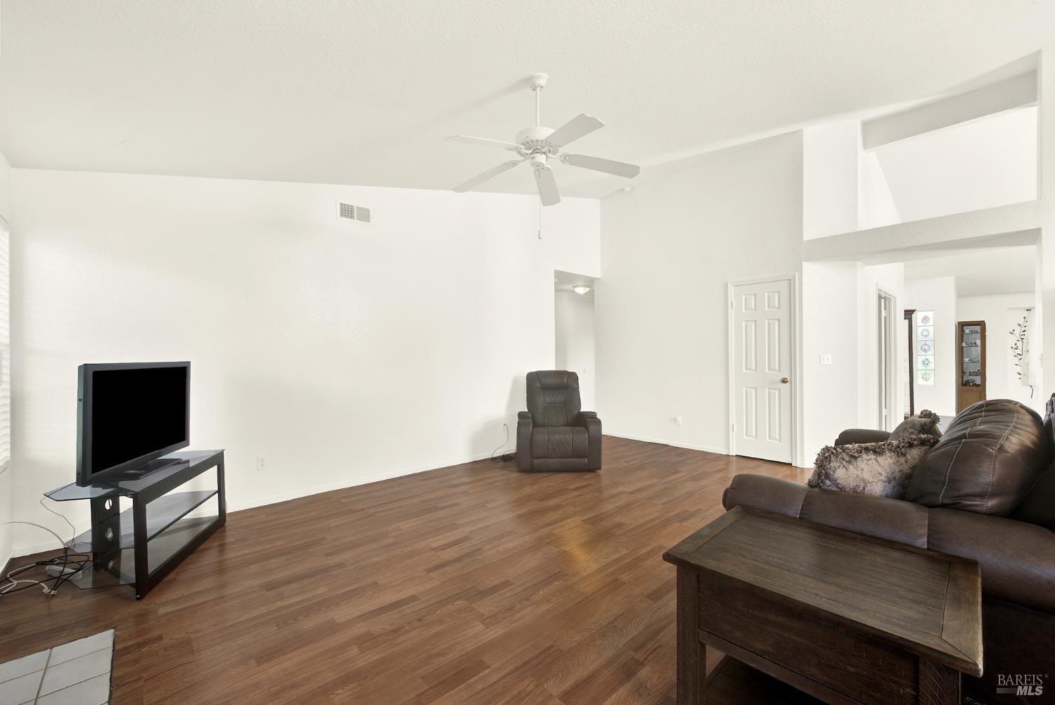 Detail Gallery Image 17 of 50 For 675 Brians Way, Dixon,  CA 95620 - 3 Beds | 2 Baths