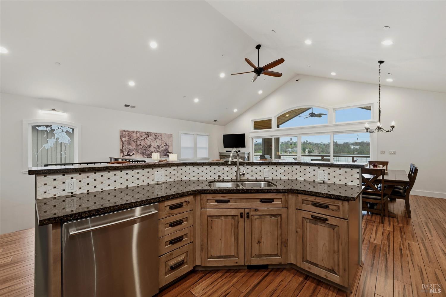 Detail Gallery Image 12 of 57 For 18793 N Shore Dr, Hidden Valley Lake,  CA 95467 - 5 Beds | 3/1 Baths