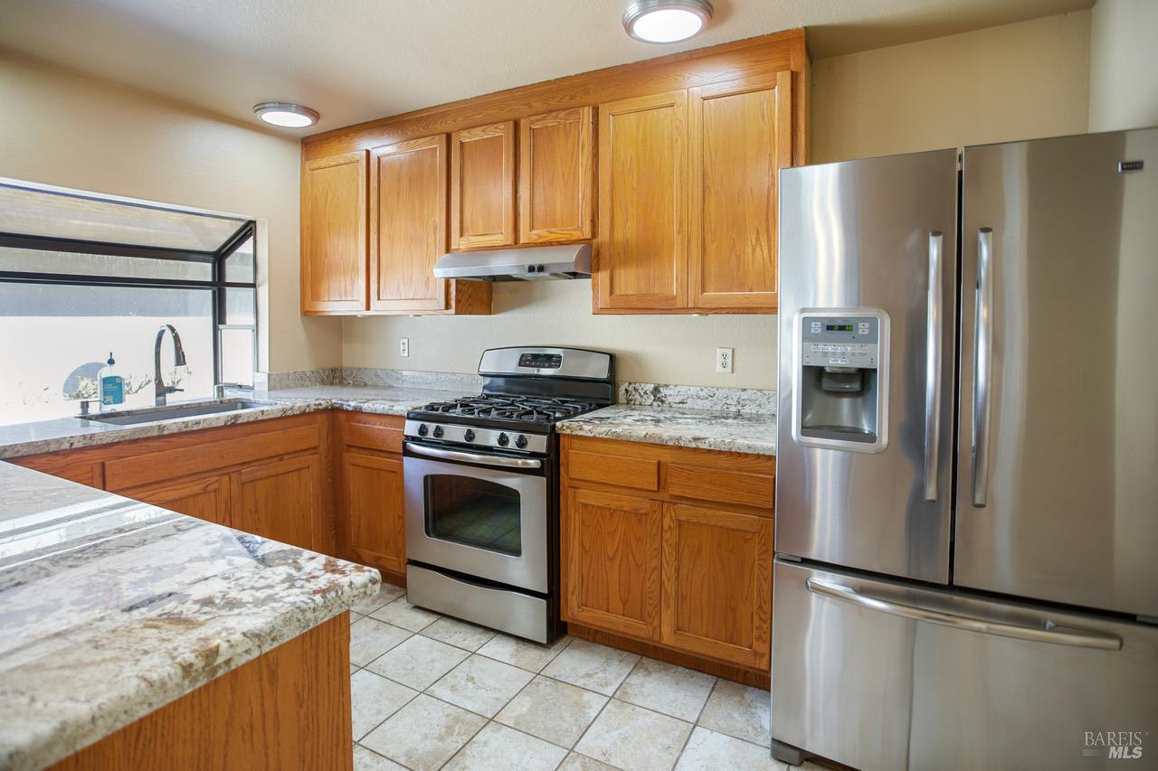 Detail Gallery Image 2 of 38 For 2505 Copperfield Dr, Santa Rosa,  CA 95401 - 4 Beds | 2 Baths