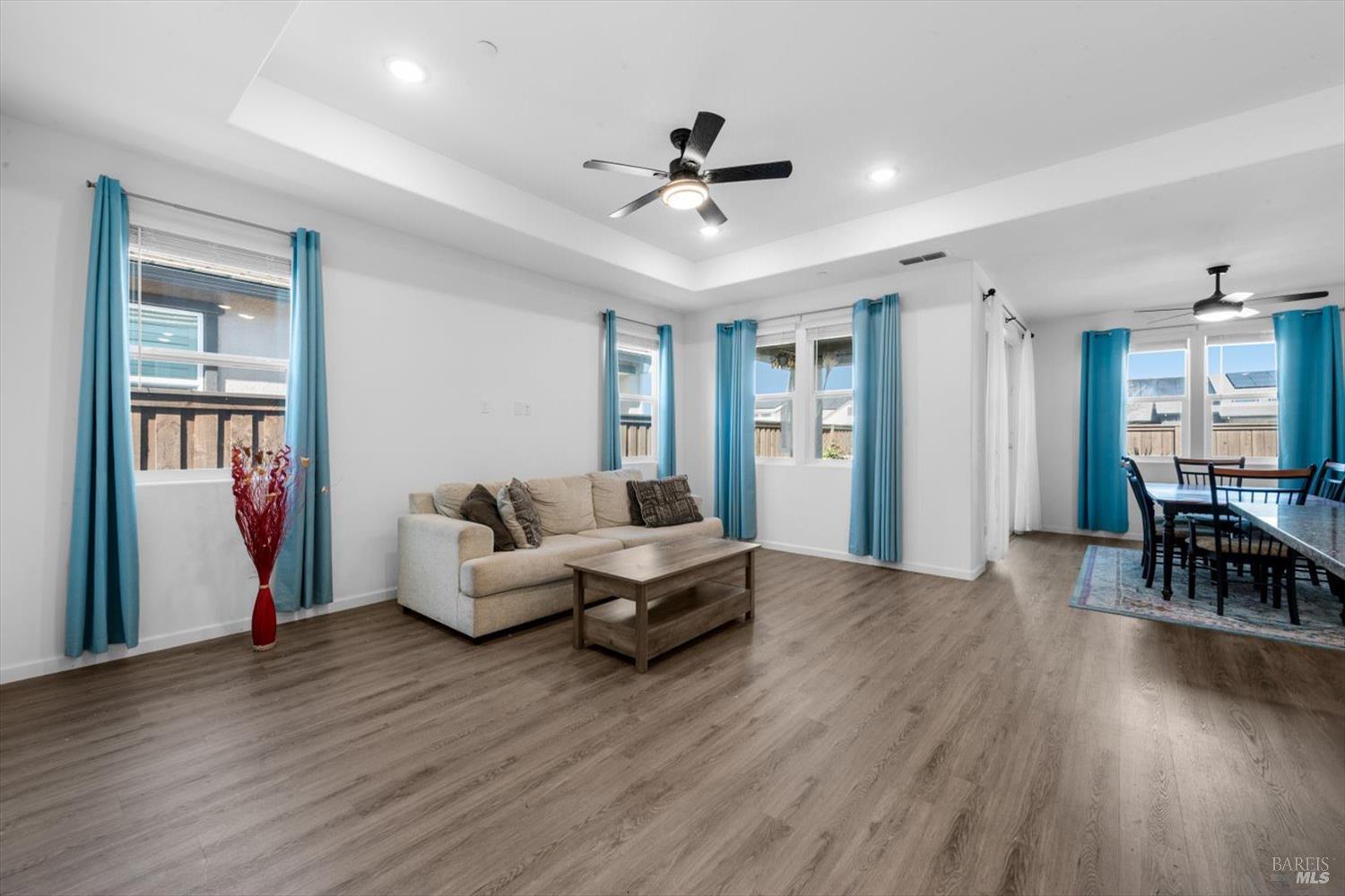 Detail Gallery Image 6 of 47 For 2130 Lark Way, Dixon,  CA 95620 - 3 Beds | 2 Baths