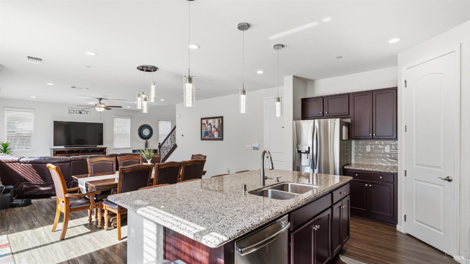 Detail Gallery Image 11 of 29 For 1401 Spur Ln, Fairfield,  CA 94533 - 4 Beds | 3 Baths